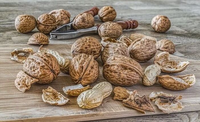 Gizonezkoen osasunerako hainbat fruitu lehorrak